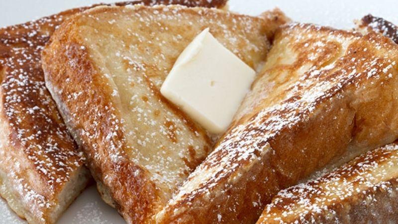 Hướng dẫn làm bánh mì nướng quế kiểu Pháp mà không cần dùng lò nướng.