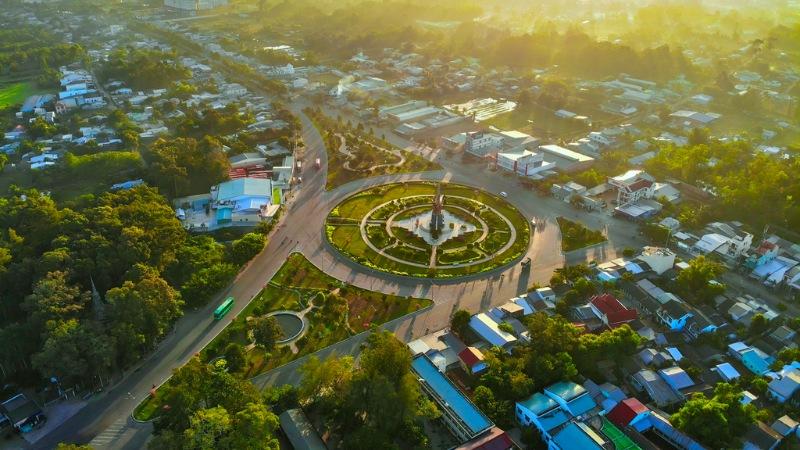 Trà Vinh – mảnh đất miền Tây với những đặc sản nổi bật, không thể thiếu trong hành trình khám phá ẩm thực. Dưới đây là 15 món ngon, độc đáo mà bạn nhất định phải thử và mua làm quà khi đến thăm vùng đất này.