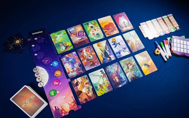 Hướng dẫn chi tiết cách chơi board game Dixit dành cho những người mới bắt đầu, giúp bạn nhanh chóng nắm bắt được cách thức và tận hưởng trò chơi một cách dễ dàng.