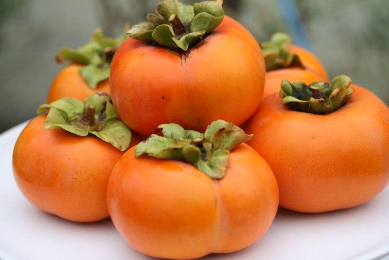 Lưu ý 4 tiêu chí vàng khi chọn mua quả hồng giòn để đảm bảo mỗi trái đều hoàn hảo, ngọt ngào đến từng miếng.
