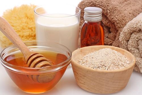Khám phá công thức làm mặt nạ dưỡng da trắng mịn từ bột yến mạch và mật ong, mang đến làn da tươi sáng và mềm mại.
