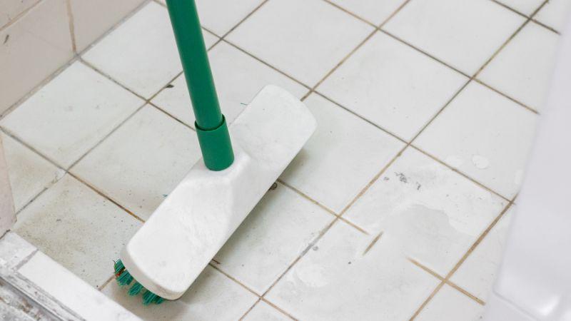 12 công cụ vệ sinh giúp bạn dọn dẹp nhanh chóng, tạo không gian sống sạch sẽ và gọn gàng hơn.