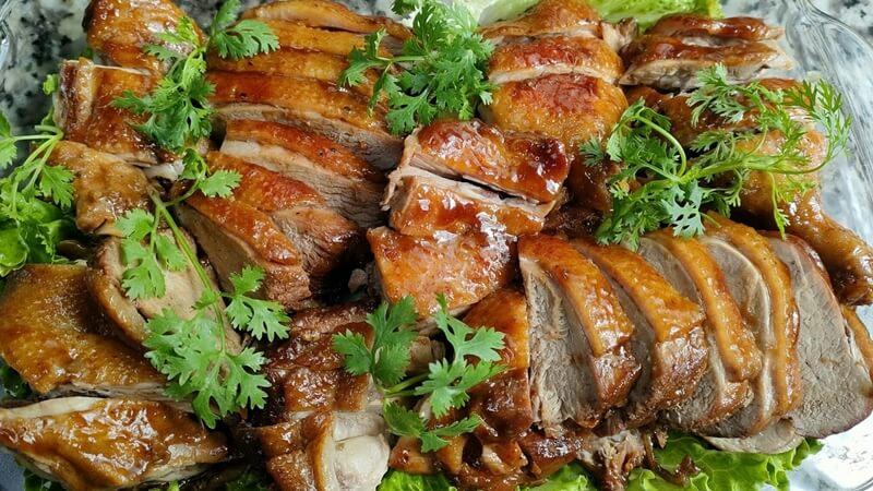 Khám phá cách chế biến món thịt vịt khìa nước dừa với hương thơm ngây ngất, khiến bữa cơm thêm phần hấp dẫn.