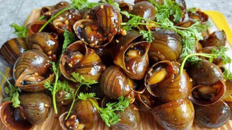 Hướng dẫn cách làm ốc mít xào me chua ngọt thơm ngon, vị đậm đà khó quên.