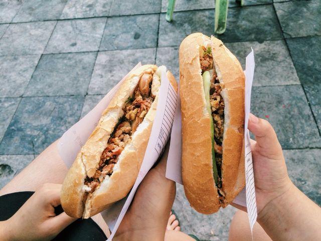 Bánh mì dân tổ: Sức hút không thể chối từ khiến mọi người xếp hàng từ 3h sáng