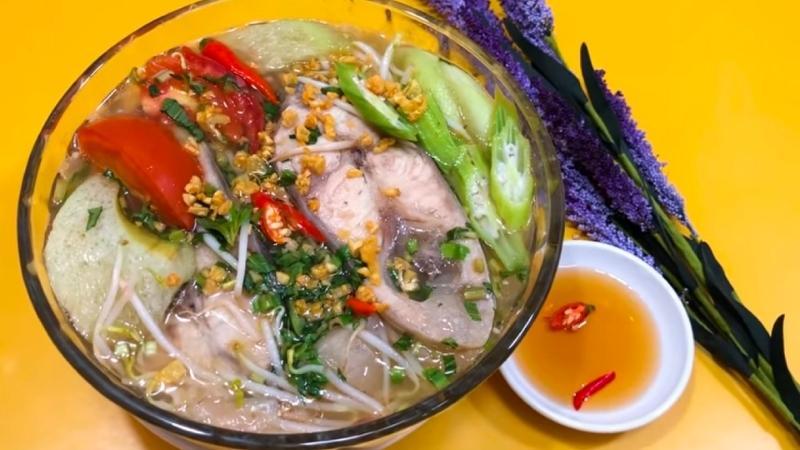 Hướng dẫn nấu canh chua cá hú đậm đà hương vị miền Tây