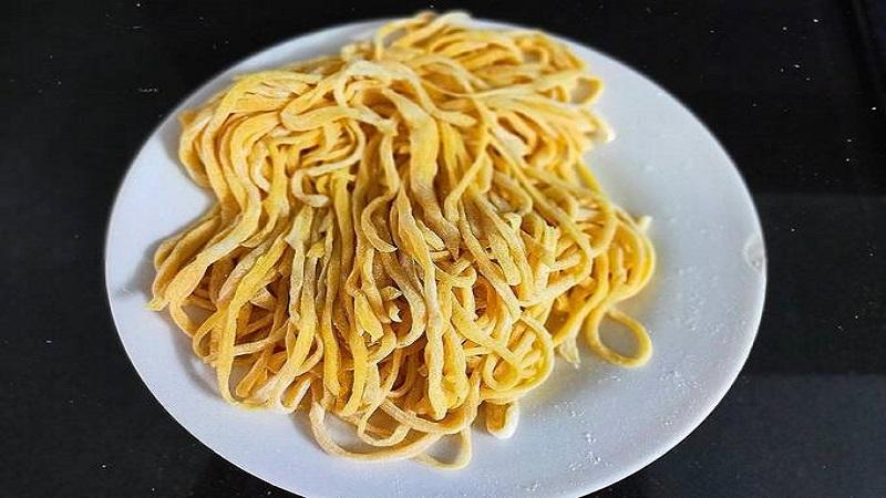 Mì trứng, mì sợi, mì xào chứa bao nhiêu calo? Liệu việc ăn mì thường xuyên có thể khiến bạn tăng cân không?