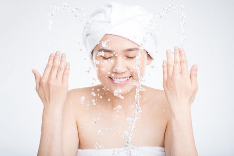 Khám phá phương pháp chăm sóc da mặt của người Hàn Quốc giúp làn da luôn tươi trẻ, sáng mịn và không tì vết.