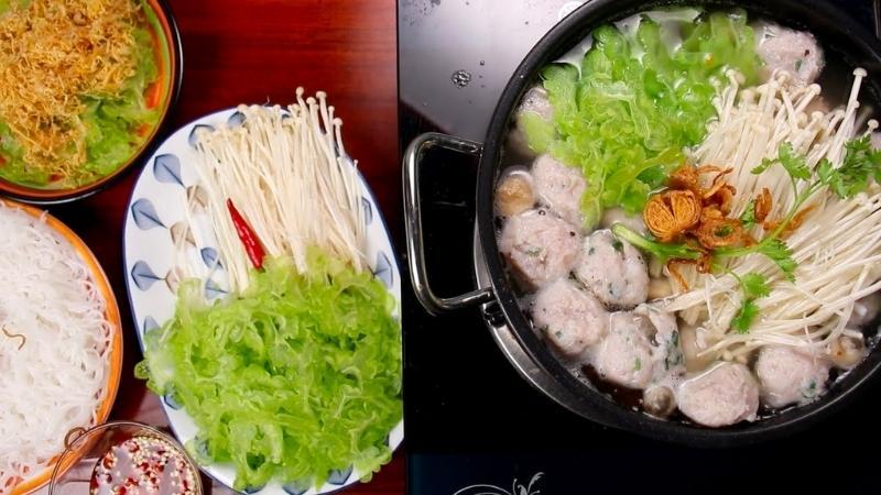 Món lẩu cá thác lác khổ qua - sự kết hợp tuyệt vời cho những ngày mưa, mang đến hương vị thơm ngon khó cưỡng. Cùng khám phá cách chế biến món lẩu này để làm mới thực đơn gia đình bạn.