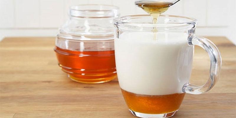 Uống sữa pha với mật ong có thể khiến bạn tăng cân không? Cùng khám phá câu trả lời trong bài viết này.