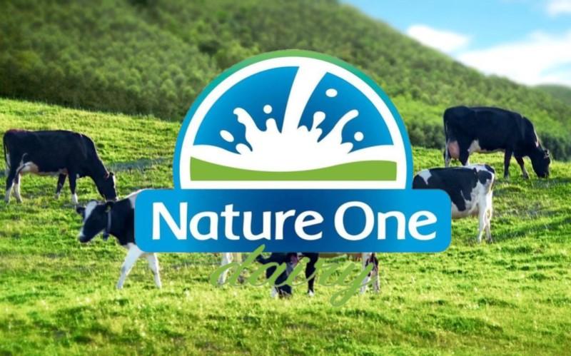 Cung cấp nguồn dinh dưỡng dồi dào cho cả gia đình với sữa bột Nature One, giúp tăng cường sức khỏe từ trẻ nhỏ đến người lớn.