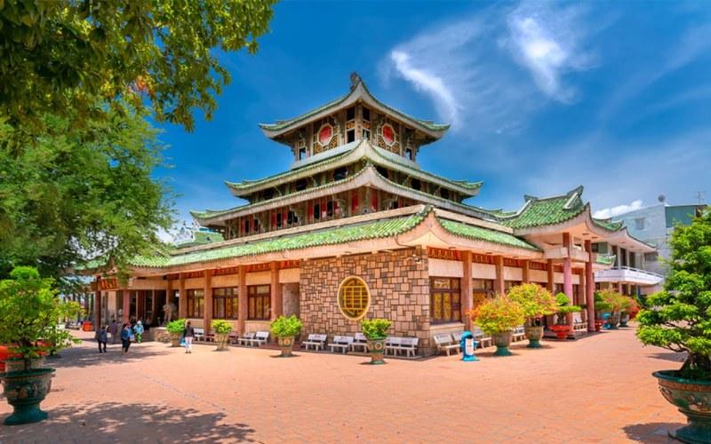 Khám phá 10 địa điểm du lịch Châu Đốc miễn phí, những điểm đến không thể bỏ lỡ cho những tín đồ yêu thích khám phá và chụp ảnh.