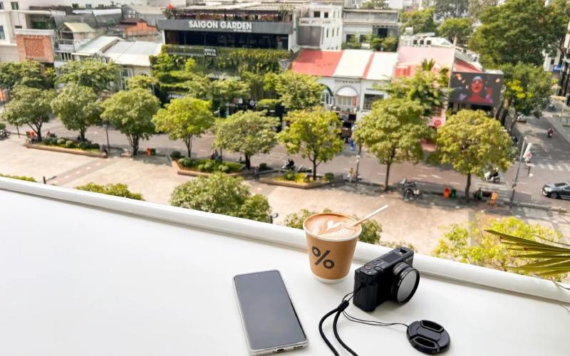 Cửa hàng % Arabica đầu tiên tại Việt Nam mang đến những trải nghiệm đặc sắc, hứa hẹn sẽ làm hài lòng những tín đồ yêu thích cà phê.