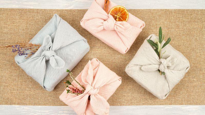 Khám phá nghệ thuật gói quà độc đáo không cần giỏ, theo phong cách Furoshiki từ Nhật Bản.