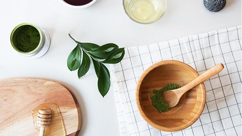 Cách thức tẩy tế bào chết toàn thân với trà xanh giúp làn da trở nên tươi mới và sáng khỏe. Trà xanh không chỉ là một thức uống bổ dưỡng mà còn là một liệu pháp làm đẹp tuyệt vời cho làn da của bạn.