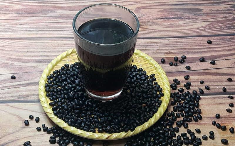 Khi uống nước đậu đen để giảm cân, bạn đừng quên lưu ý cách bảo quản để giữ nguyên hương vị và dưỡng chất của nó. Việc bảo quản đúng cách sẽ giúp bạn tận dụng tối đa lợi ích từ thức uống này.