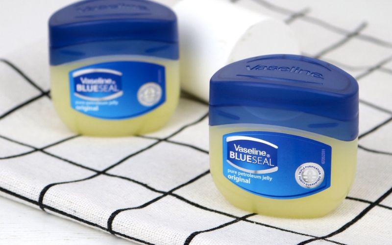 Khám phá công thức hiệu quả trị thâm và làm sáng da khi kết hợp cùng hũ Vaseline quen thuộc