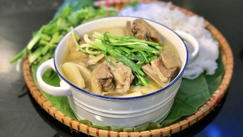 Khám phá cách chế biến món vịt xáo măng với hương vị đậm đà, thơm ngon như ở các quán ăn nổi tiếng.