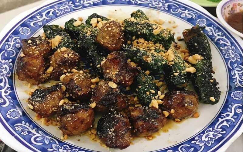 Khám phá 5 quán bò lá lốt ngon tuyệt vời tại TP.HCM, nơi mỗi miếng thịt nướng cuộn lá lốt sẽ khiến bạn phải lòng ngay từ lần thử đầu tiên.
