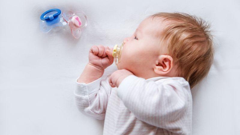 Lúc nào bé không cần núm vú giả nữa?