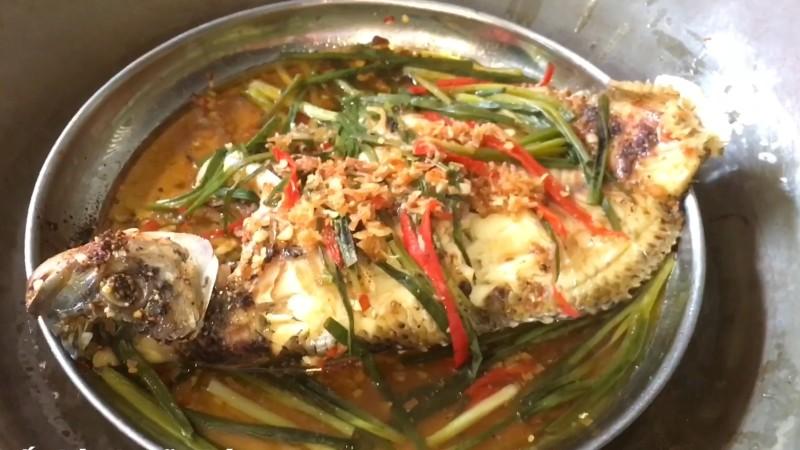 Món cá tai tượng hấp hành với hương vị đậm đà, thơm ngon chắc chắn sẽ khiến ai cũng phải xuýt xoa. Đây là cách làm đơn giản mà hiệu quả, ai cũng có thể thực hiện thành công.
