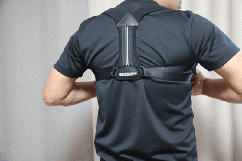 Đai chống gù lưng: Lợi ích hay chỉ là chiêu trò tiêu tiền?