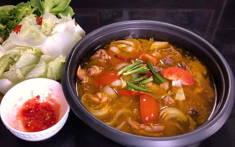 Khám phá cách chế biến món lẩu vịt chua cay với hương vị đậm đà, vừa nhìn là đã thèm, ăn vào là khó quên.
