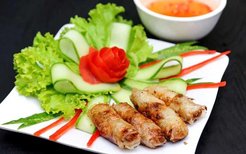 5 cách trang trí chả giò đẹp mắt, hoàn hảo cho mâm cơm Tết