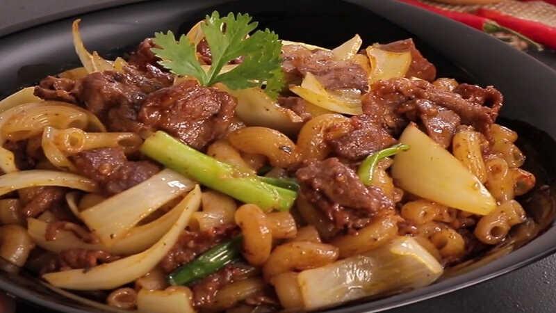 Khám phá 3 công thức nui xào thịt bò ngon miệng chỉ trong 15 phút cho bữa sáng đầy đủ dinh dưỡng.