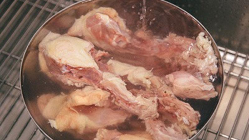 Cuối tuần này, hãy cùng bạn bè thưởng thức món lẩu nấm thập cẩm ngọt ngào và thanh mát.