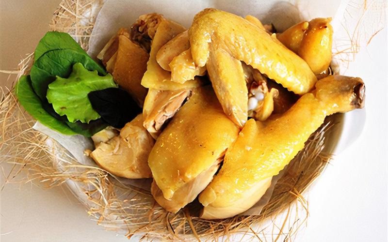 Khám phá món gà hấp dao lam độc đáo, một đặc sản không thể bỏ qua của dân nhậu miền Tây