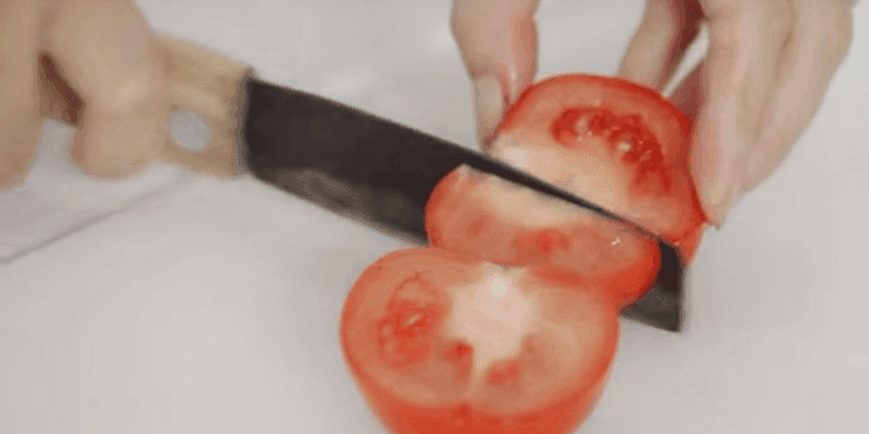 Mẹo lột vỏ cà chua nhanh chóng