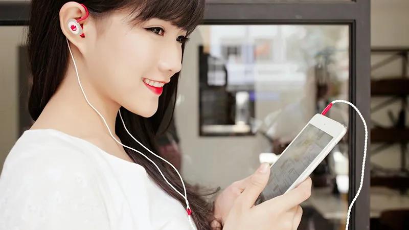 Dừng ngay thói quen này nếu bạn không muốn mặt đầy mụn!