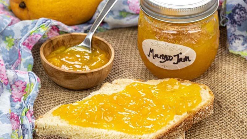 6 cách làm mứt sệt từ xoài, táo, thơm, dâu để thưởng thức cùng bánh mì, tạo nên bữa sáng hấp dẫn và đầy hương vị.