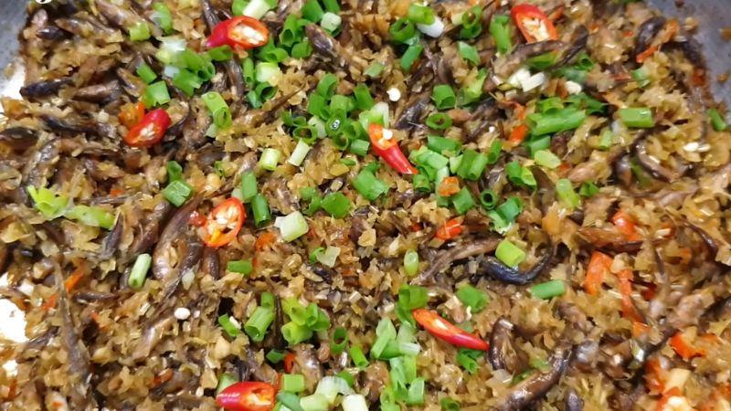 Cách chế biến món cá lòng ròng kho sả ớt, đặc sản miền Tây chuẩn vị, đậm đà và hấp dẫn.