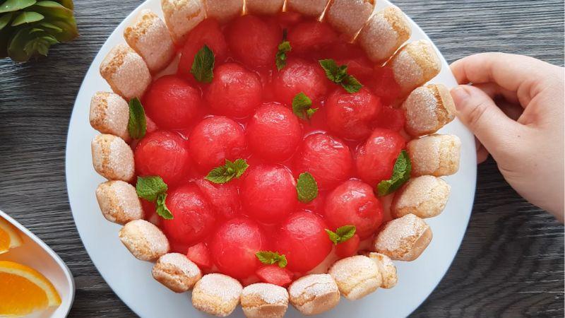 Hướng dẫn làm bánh charlotte dưa hấu kết hợp sữa chua, ngọt mát tuyệt vời