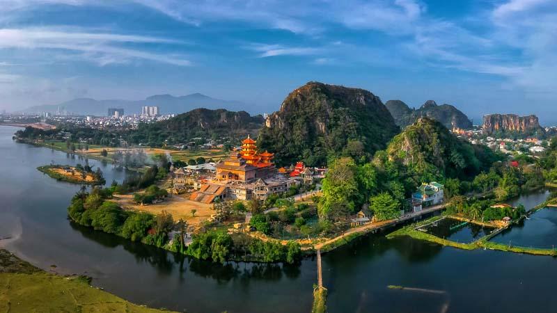 Khám phá vẻ đẹp kỳ vĩ của Ngũ Hành Sơn - Một danh thắng nổi tiếng tại Đà Nẵng, nơi thiên nhiên hòa quyện với nét văn hóa đặc sắc của vùng đất miền Trung.
