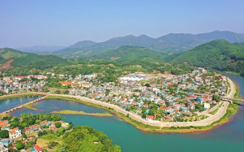Khám phá ngay 5 địa điểm du lịch Tiên Yên (Quảng Ninh) nổi tiếng, những điểm đến không thể bỏ qua cho những ai yêu thích vẻ đẹp thiên nhiên hoang sơ và bình yên.