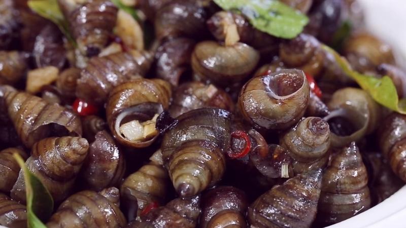 Hướng dẫn làm ốc vặn xào me với vị chua ngọt độc đáo, đậm đà, khiến ai nếm thử cũng phải mê mẩn.