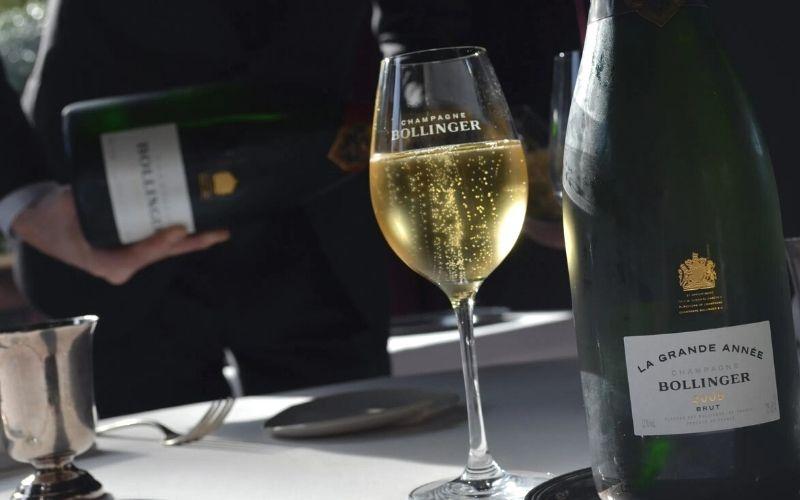 Rượu Champagne là gì và điều gì làm nên sự khác biệt giữa Champagne và Sparkling Wine?