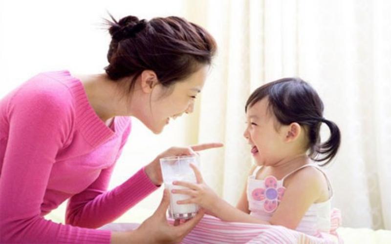 Khám phá những loại sữa tươi tốt nhất mà mẹ nên lựa chọn cho bé 1 tuổi, đảm bảo sự phát triển khỏe mạnh.