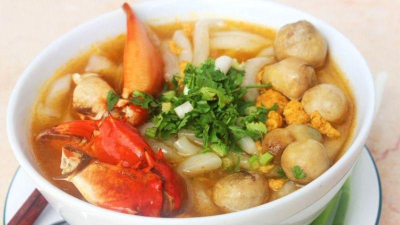 Một buổi trưa cuối tuần thư giãn cùng món bánh canh cua nóng hổi, đậm đà hương vị, khiến ai cũng phải xiêu lòng. Món ăn này không chỉ ngon miệng mà còn mang đến sự hài hòa giữa các nguyên liệu tươi ngon, làm ấm lòng mọi thực khách.