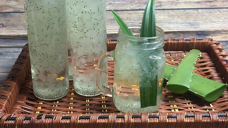 Khám phá 3 công thức nấu nha đam hạt chia với đường phèn, một sự kết hợp tuyệt vời không hề đắng hay nhớt.