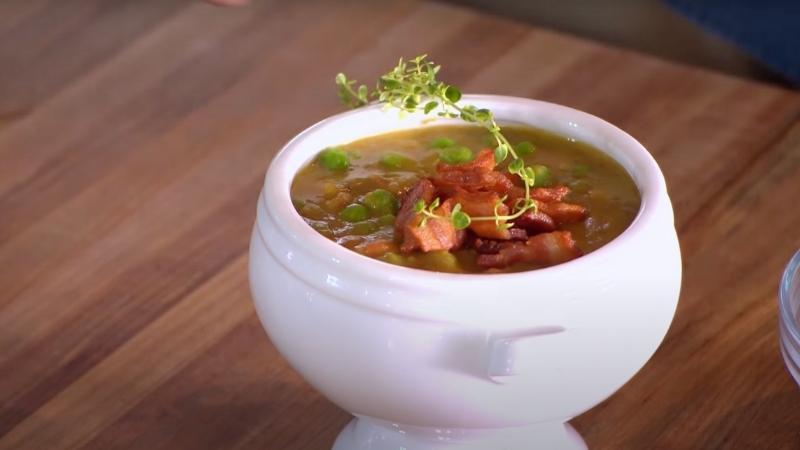 Khám phá công thức nấu súp đậu Hà Lan với thịt xông khói, mang lại hương vị thơm ngon, mịn màng đầy quyến rũ.
