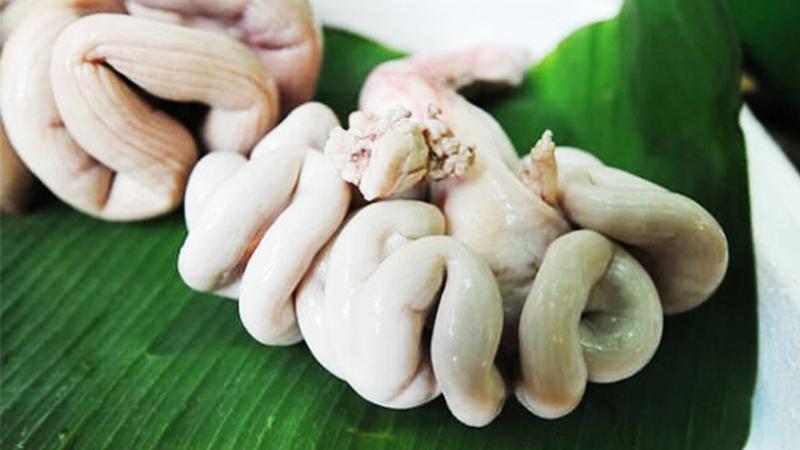 Dồi trường là món ăn quen thuộc nhưng không phải ai cũng biết cách sơ chế để giữ được độ giòn ngọt và không có mùi hôi. Hãy cùng khám phá những bí quyết làm sạch dồi trường trắng muốt, không hôi và luôn thơm ngon, chuẩn vị như mẹ nấu.