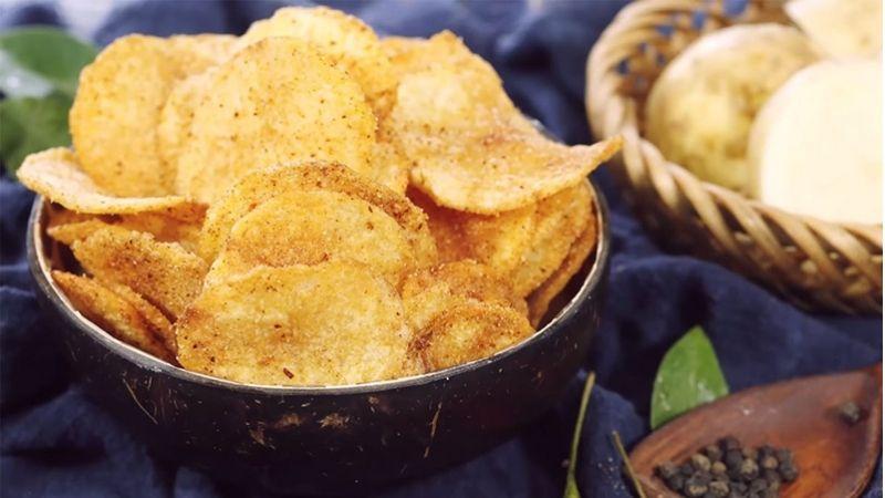 Thử làm món snack khoai tây giòn rụm, thơm ngon để bé yêu thưởng thức ngay tại nhà. Một món ăn vặt tự làm sẽ khiến bé không chỉ thích mê mà còn an toàn tuyệt đối!