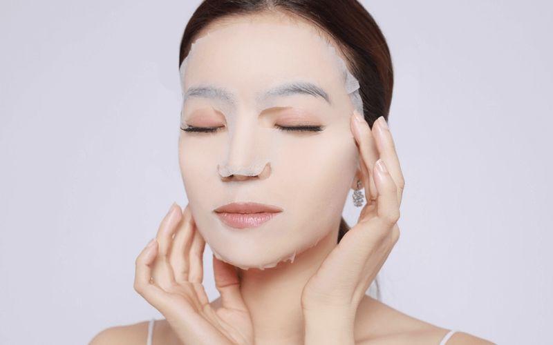 Nên sử dụng sữa rửa mặt trước hay sau khi đắp mặt nạ?