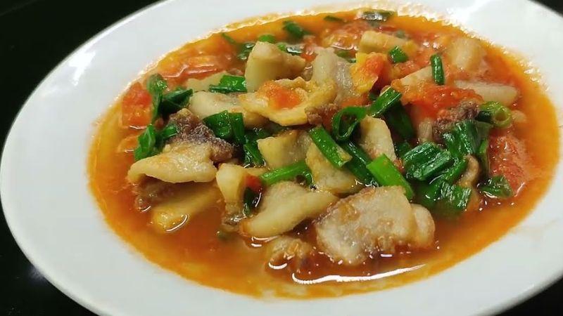 Công thức làm tóp mỡ sốt cà chua chua ngọt, đậm đà sẽ khiến bạn khó cưỡng lại, từng miếng tóp mỡ giòn tan kết hợp với vị chua ngọt của cà chua tạo nên món ăn tuyệt vời, rất dễ gây nghiện.