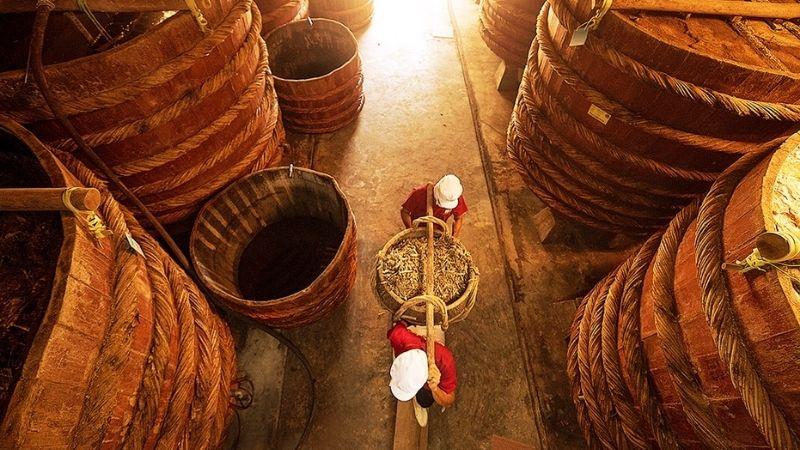 Khám phá ngay nước mắm Thanh Hà, với hương vị đậm đà, sóng sánh, làm phong phú thêm mỗi bữa ăn của bạn.
