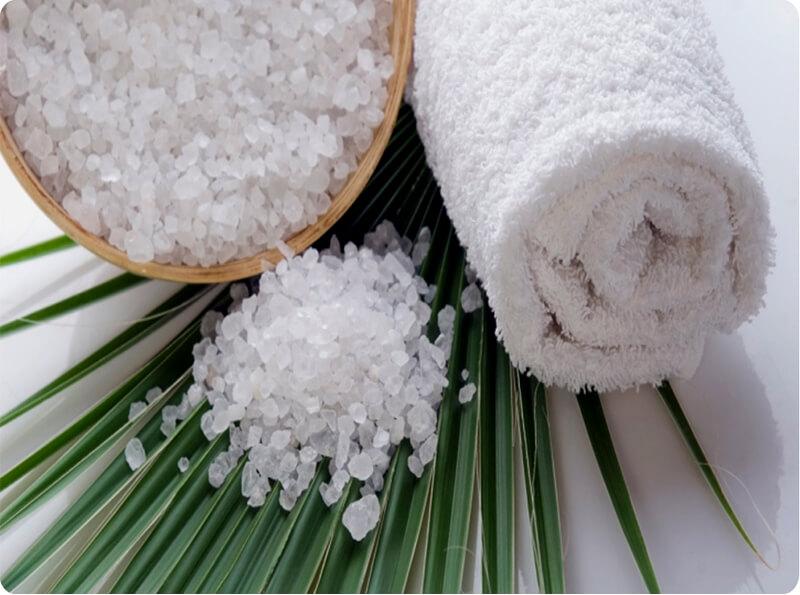 Làm sạch da và điều trị mụn hiệu quả với phương pháp xông mặt bằng nước muối